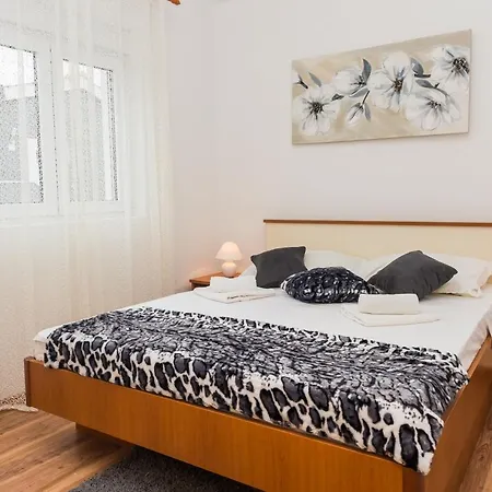 Slavka Apartman Rogoznica (Sibenik-Knin)